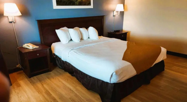 Двухместный номер Standard McPherson Inn