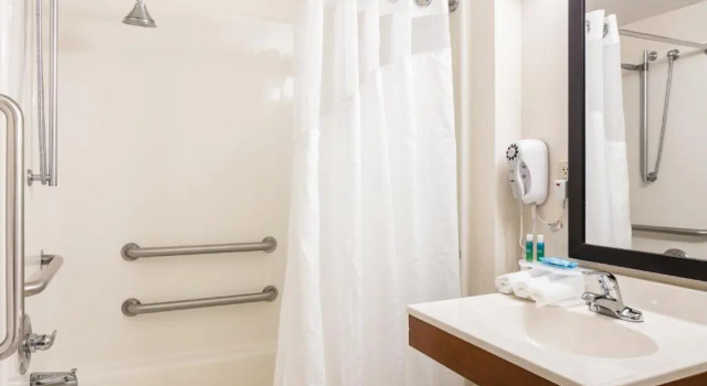 Двухместный номер Standard Holiday Inn Express Hotel & Suites Coralville by IHG