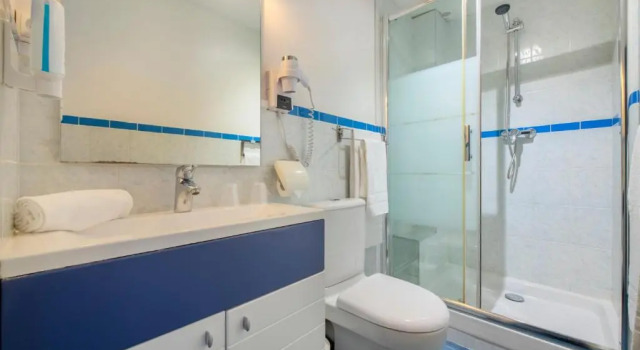 Четырёхместный номер Standard Royal Hotel Versailles