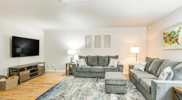 Updated Duplex Home < 1 Mi to Downtown Enumclaw!, Забронировать Дом для отпуска Энумкло Crystal Mountain Washington
