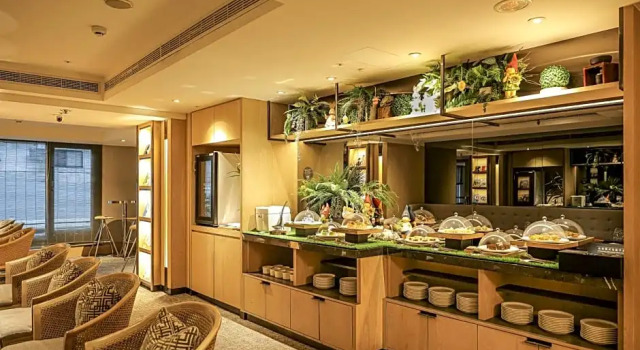 Номер Premier с балконом Regent Taipei