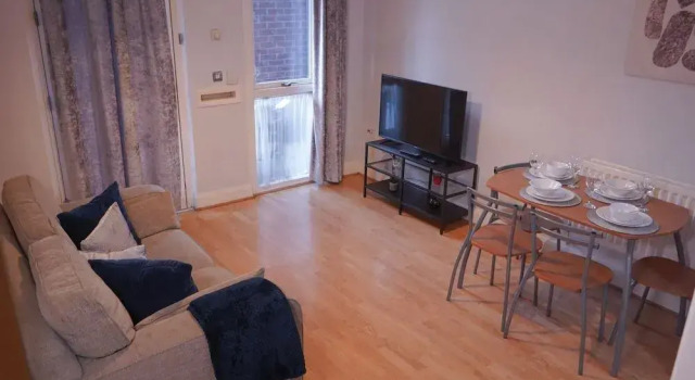 Lovely Entire Apartment Central, Varaa Huoneisto Asunnot kohteessa Merseyside, Huoneisto