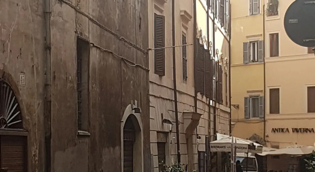 Maison Palazzo Taverna, Забронировать Отель Отели Рима с завтраком, рядом с Театр Арджентина, Завтраки