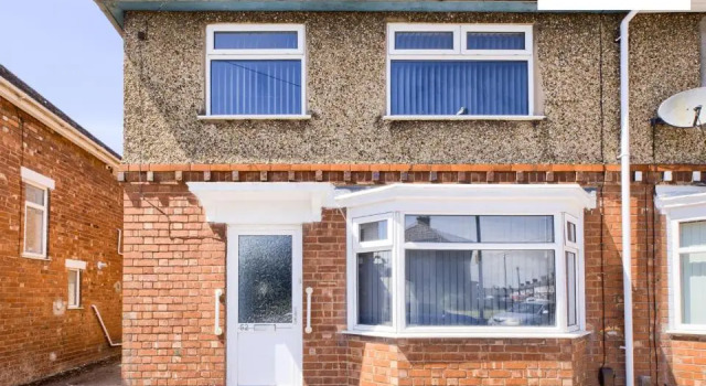 3 Bedroom Coventry House By Passionfruitproperties with Free Wi-fi, Large Garden and Driveway - 52NRC