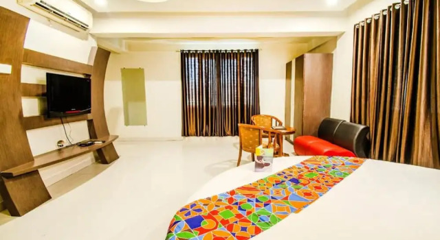 Номер Premium Fabhotel Prime Sanket Inn