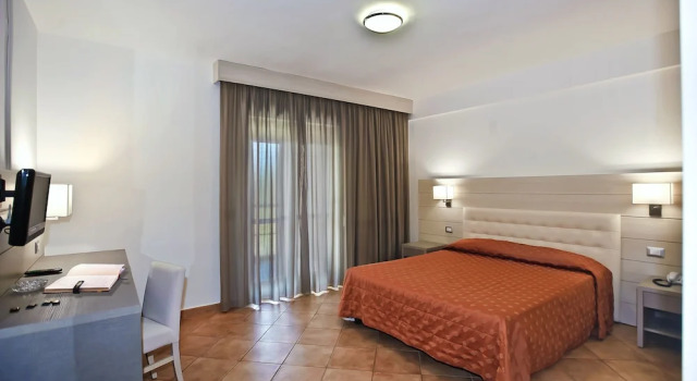 Трёхместный номер Standard с балконом Magnola Palace Hotel