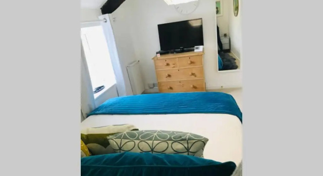 Newly Renovated 5 Star Cosy-Up Romantic Cottage Longleat & Centre Parcs 5 min, Забронировать Дом для отпуска Уорминстер 