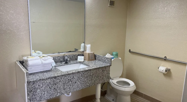 Двухместный номер Standard Hole Inn the Wall Hotel - Fort Walton Beach - Sunset Plaza - nearby Beaches & Hurlburt