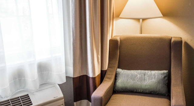 Четырёхместный номер Standard Quality Inn & Suites Bradford
