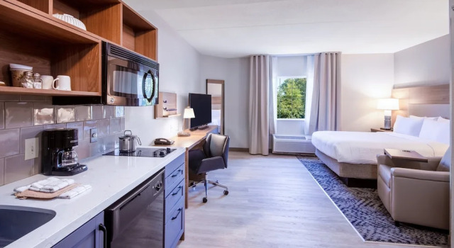 Люкс с красивым видом из окна Candlewood Suites Manassas by IHG