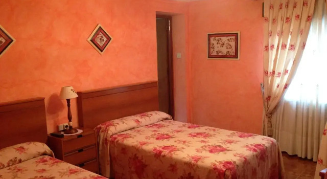 Hostal La Plaza, Prenota Hotel Hotel a Asturie con parcheggio, Parcheggio