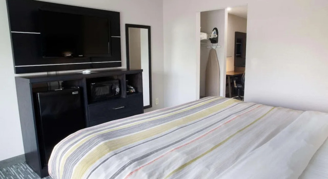 Люкс c 1 комнатой Country Inn & Suites by Radisson, Columbus West, OH