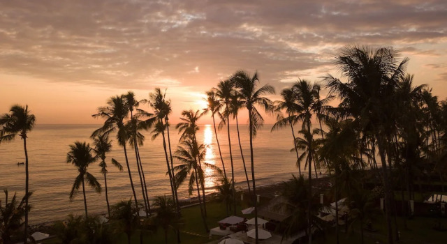 Бунгало рядом с пляжем Kubu Indah Dive & Spa Resort