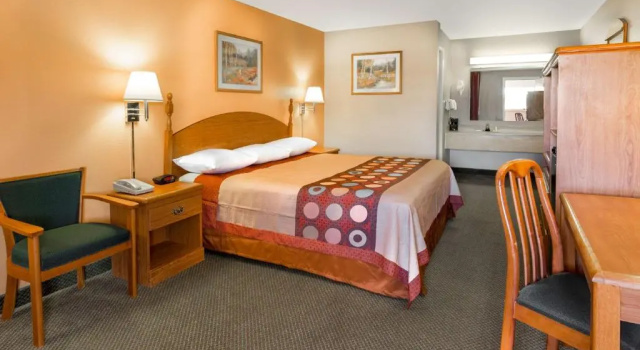 Четырёхместный номер Standard Knights Inn Crawfordsville