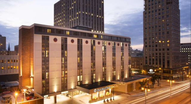 Номер Standard DoubleTree by Hilton Milwaukee Downtown