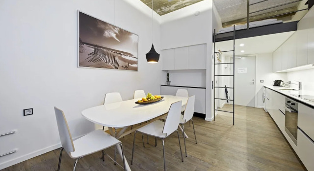 Апартаменты Executive с 2 комнатами с балконом Living Suites