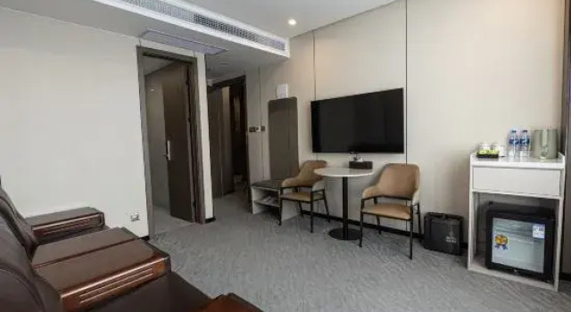 Люкс Deluxe Shanghai Xingxin Holiday Hotel (Zhouhai Road Subway Station)