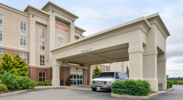 Четырёхместный номер Standard Hampton Inn & Suites by Hilton Plymouth