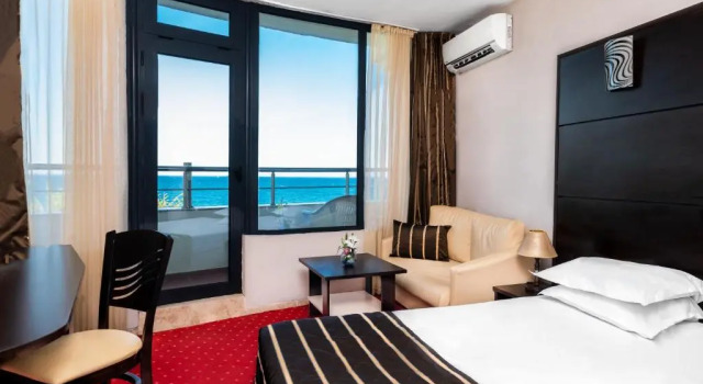 Трёхместный номер Standard с частичным видом на море ELPIDA Hotel - All Inclusive & Beach Front