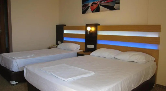 Трёхместный номер Standard с балконом Sergent Hotel