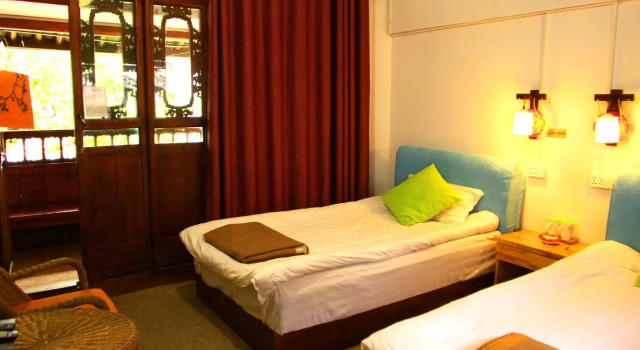 Lao Shay Youth Hostel Lijiang, Забронировать Хостел Хостелы Лицзян, рядом с Улица Сквер-стрит Древнего города Даянь, Хостел