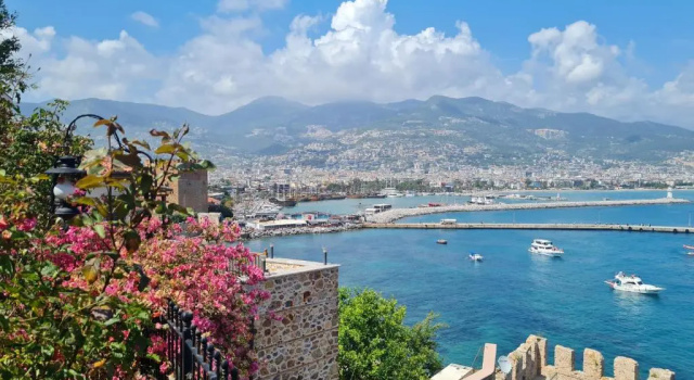 Вилла Escape to History in a Stunning Stone House with Garden and Sea View in the Heart of Alanya