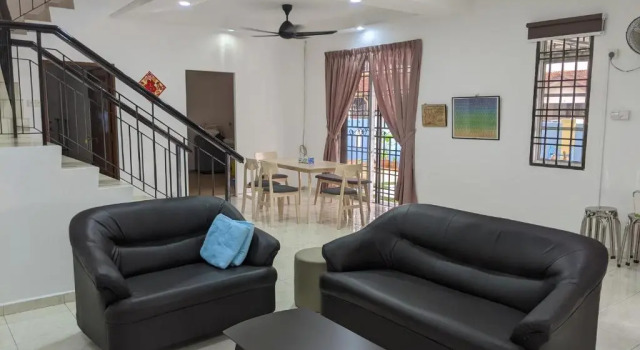 Johor Bahru 6 Bedrooms Corner House: Big & Comfort, Varaa Hotelli Hotellit Johor pysäköinnillä, Pysäköinti