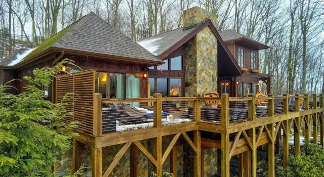 2 Mi to Slopes: Luxe Beech Mtn Cabin w/ Hot Tub, Забронировать Дом для отпуска Коттеджи Бича Маунтин, Коттедж