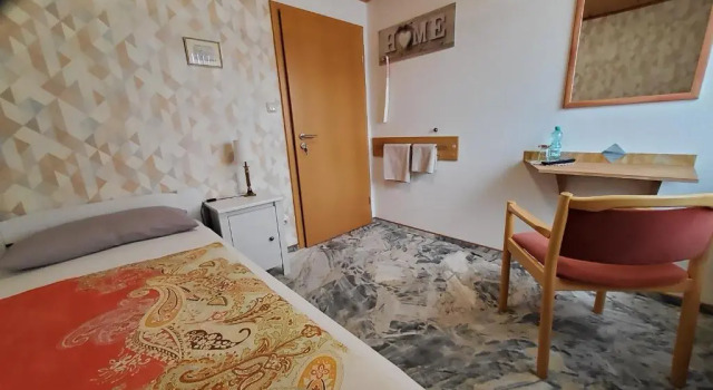B & B Gästehaus Schmidt, Prenota Hotel Distretto di Lichtenberg Foresta Francone