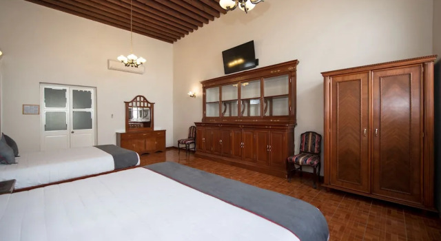 Четырёхместный номер Superior Hotel Senorial