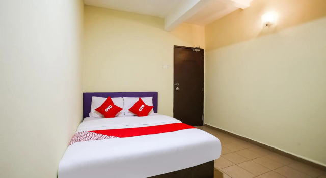 OYO 89585 Hotel Happy Inn, Забронировать Отель Бантинг 