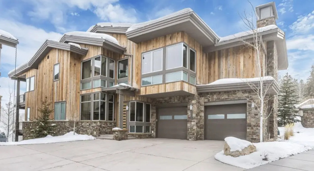 Stunning 6-bedroom Chalet in Heart of Park City 6 Home by Redawning, Varaa Mökki Park City 