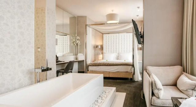 Люкс Hotel Bloemendaal by BHC