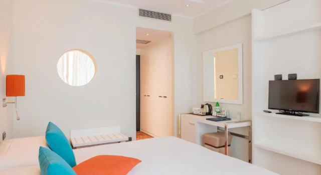 Трёхместный номер Standard с балконом Hotel Excelsior