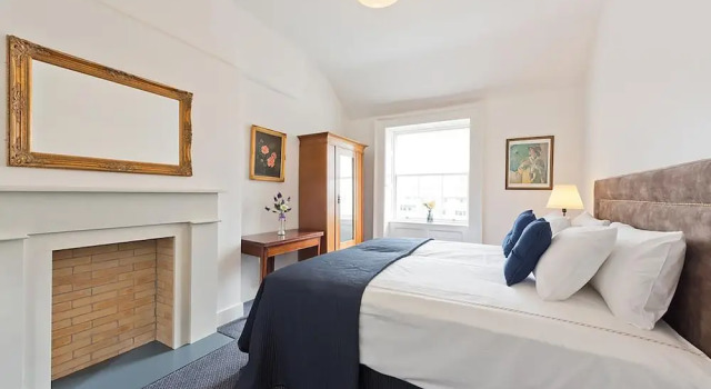 Люкс Henrietta Suites City Centre
