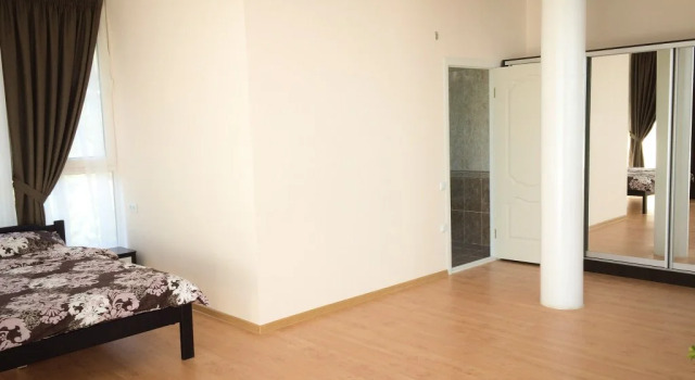 Park hotel, Брондау Қонақ үй Big Yalta бассейні бар қонақ үйлер, Жүзу бассейні