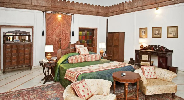Люкс WelcomHeritage Bal Samand Lake Palace