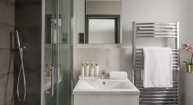 Апартаменты Farnborough Boutique Apartments By Flying Butler