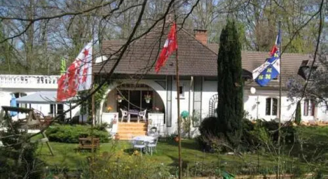 Chambres d'hôtes Les Roches Brunes, Rezervasyon Otel Fleurines Oise