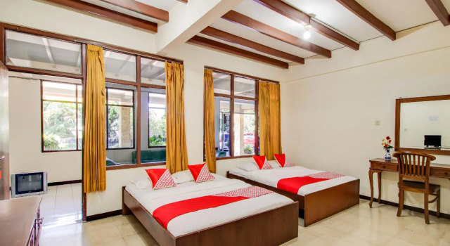 OYO 3899 Penginapan Christina, Réserver Hôtel Hôtels à Cipanas avec parking, Parking