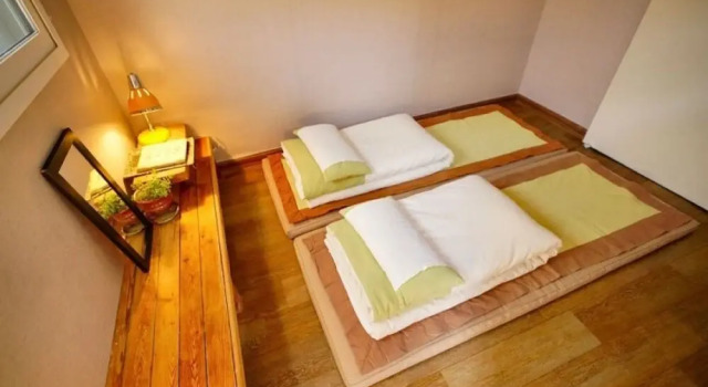 Jeonju Hanok Village Accommodation Sarangru Hanok Pension, Забронировать Отель Чонджу Чолла-Пукто, рядом с Конфуцианская школа хянгё в Чонджу