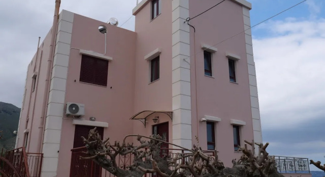 ALONI cottage