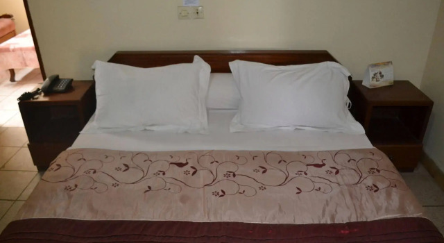 Felydac Hotel, Reservar Hotel Hotéis em Mfoundi com pequeno-almoço, Café da manhã