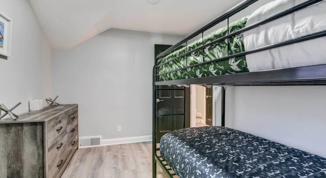 Коттедж Luxurious Detroit Home - Walk to Golf and Park!