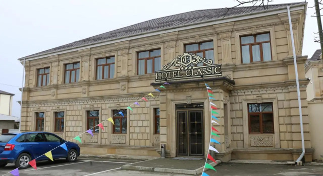 Classic Hotel, Prenota Hotel Hotel economici a Gusar district