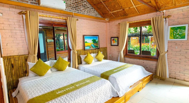 Семейное бунгало с балконом и с видом на сад Green Peace Bungalow