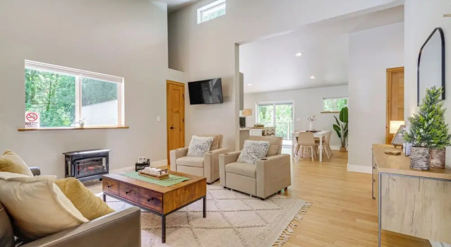 Deck, Hot Tub & Views: Sleek Getaway in Index!, Rezerwuj Dom wakacyjny Index Waszyngton