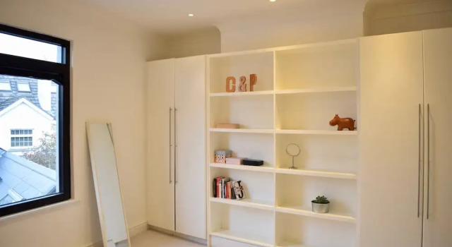 Modern & Stylish 3 Bedroom Dublin Home, Забронировать Дом для отпуска Коттеджи Дублина, рядом с Стадион для собачьих бегов Шелбурн-парк, Коттедж