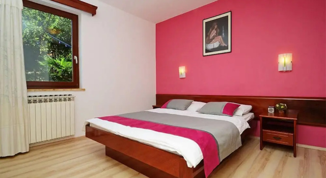 Семейные апартаменты с 3 комнатами с балконом и рядом с пляжем House Adrijana