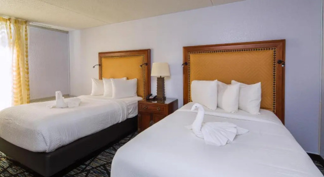 Четырёхместный номер Standard Historic Whispering Woods Hotel & Conference Center
